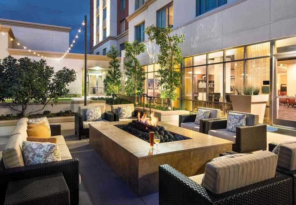 Courtyard By Marriott Irvine Spectrum Exterior foto